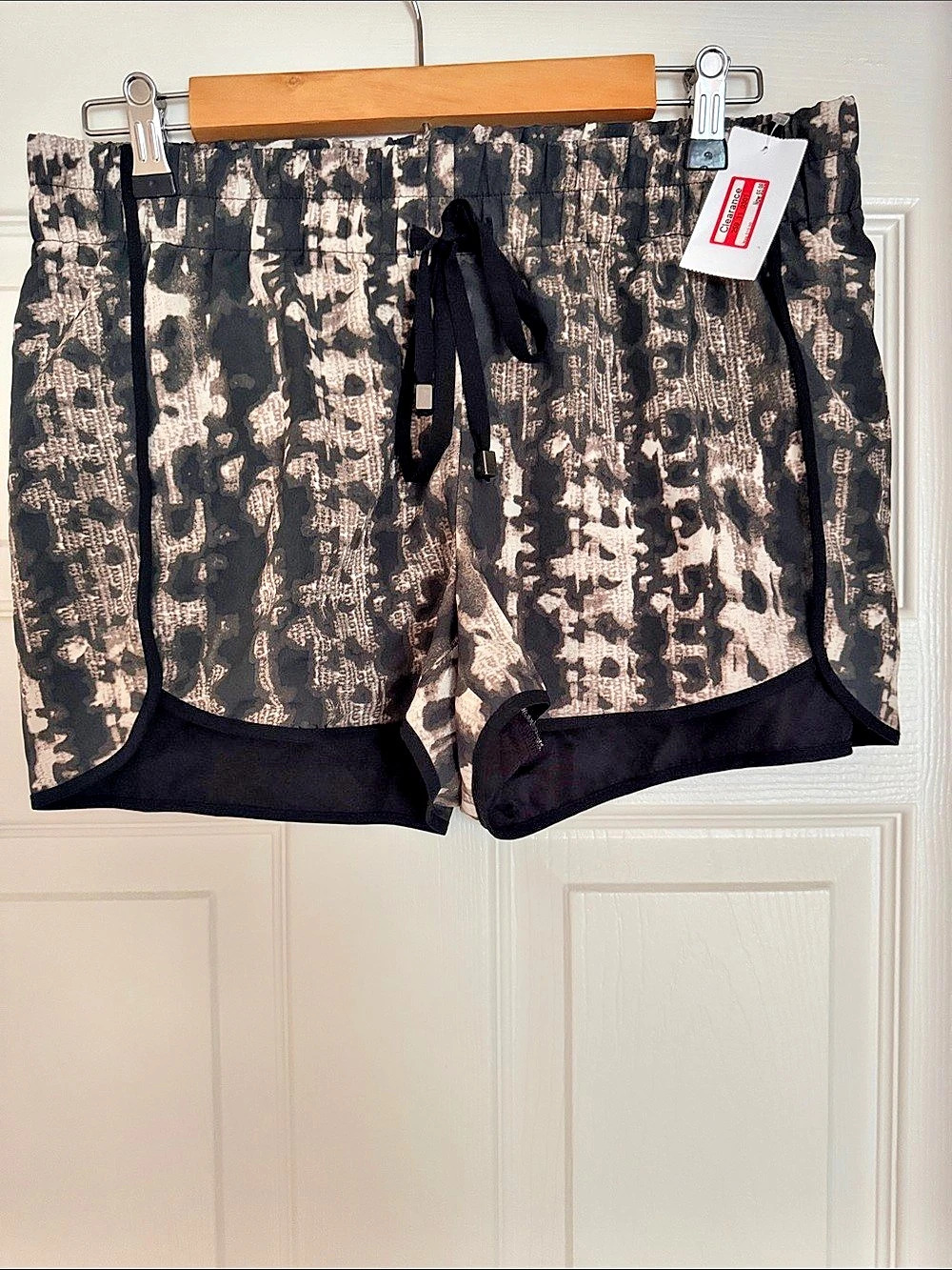Mossimo Abstract Athletic Shorts in Black & Gray Size Medium NWT